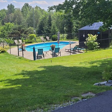 Auberge Aux Deux Peres Magog Buitenkant foto